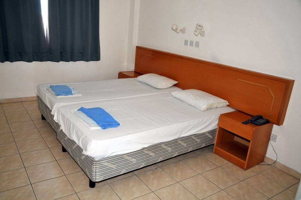 Debbiexenia Apart Otel Paralimni