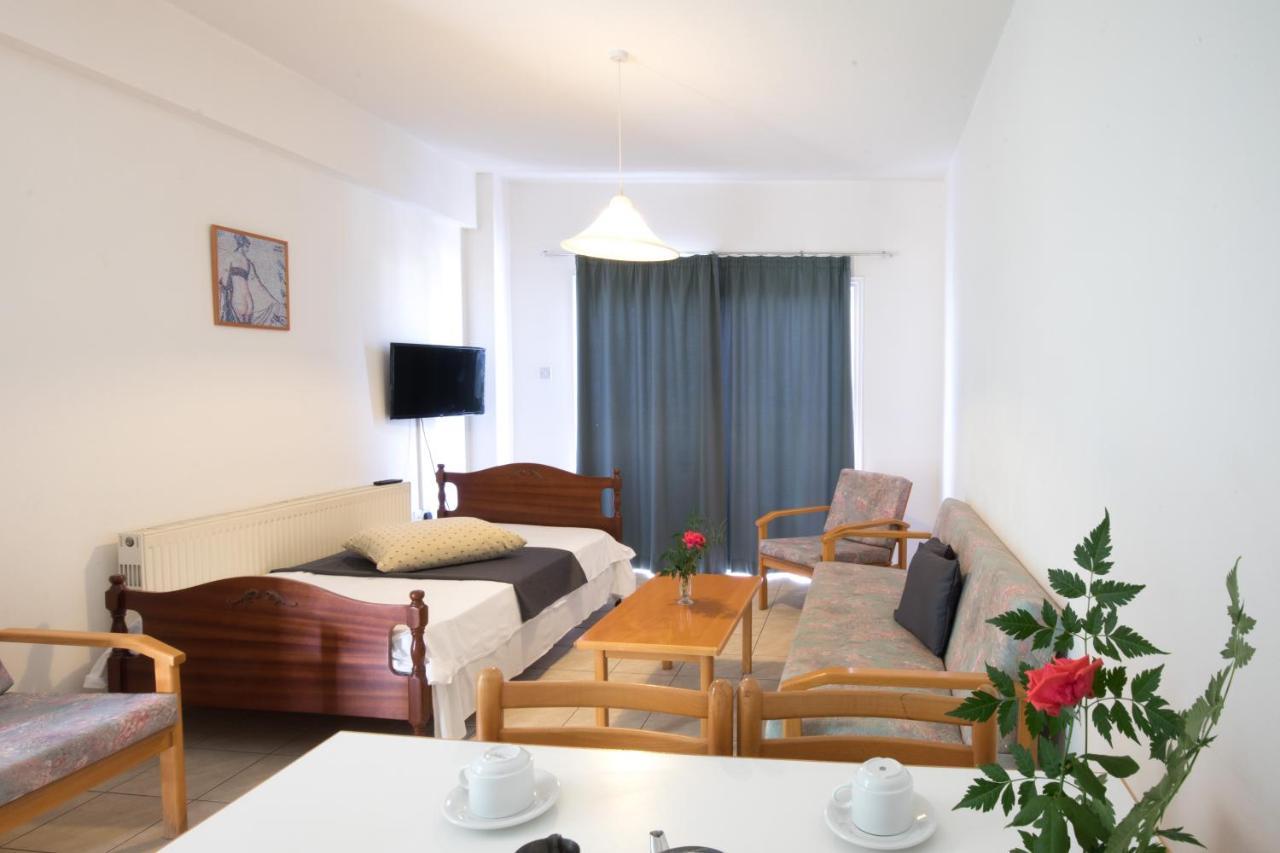 Debbiexenia 3* Paralimni